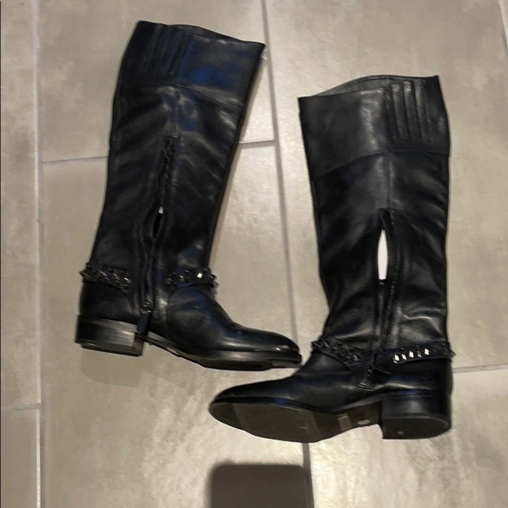 Boots - Picture 4 of 7